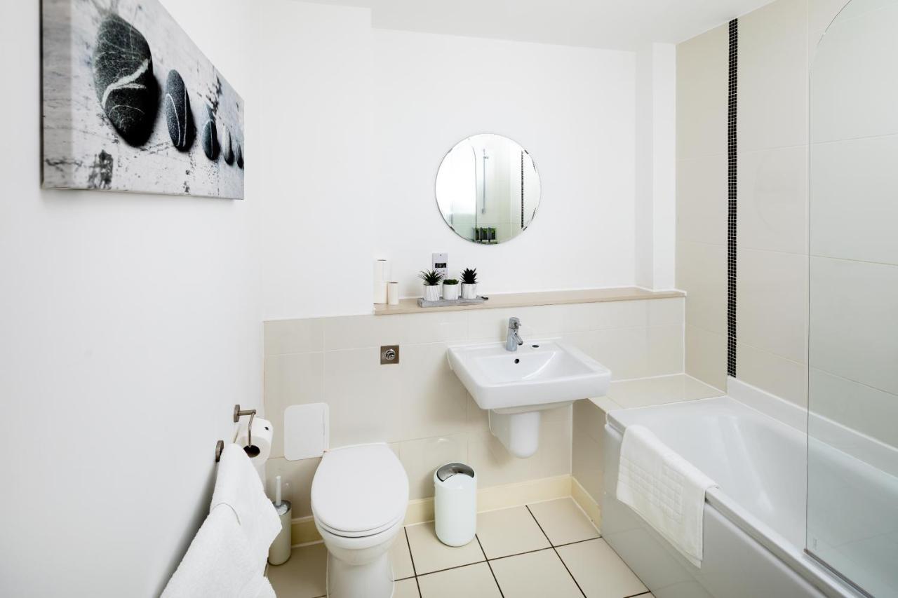 Stylish City Centre Apartment - Home From Home With Fully-Equipped Kitchen, Smart Tv, Netflix, Superfast Wifi, Free Parking, Self Check-In - By Brightleap Apartments Milton Keynes Esterno foto